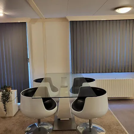 Villa Deluxe *